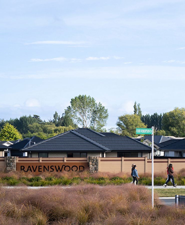 One of the Last in Ravenswood! - Mehr