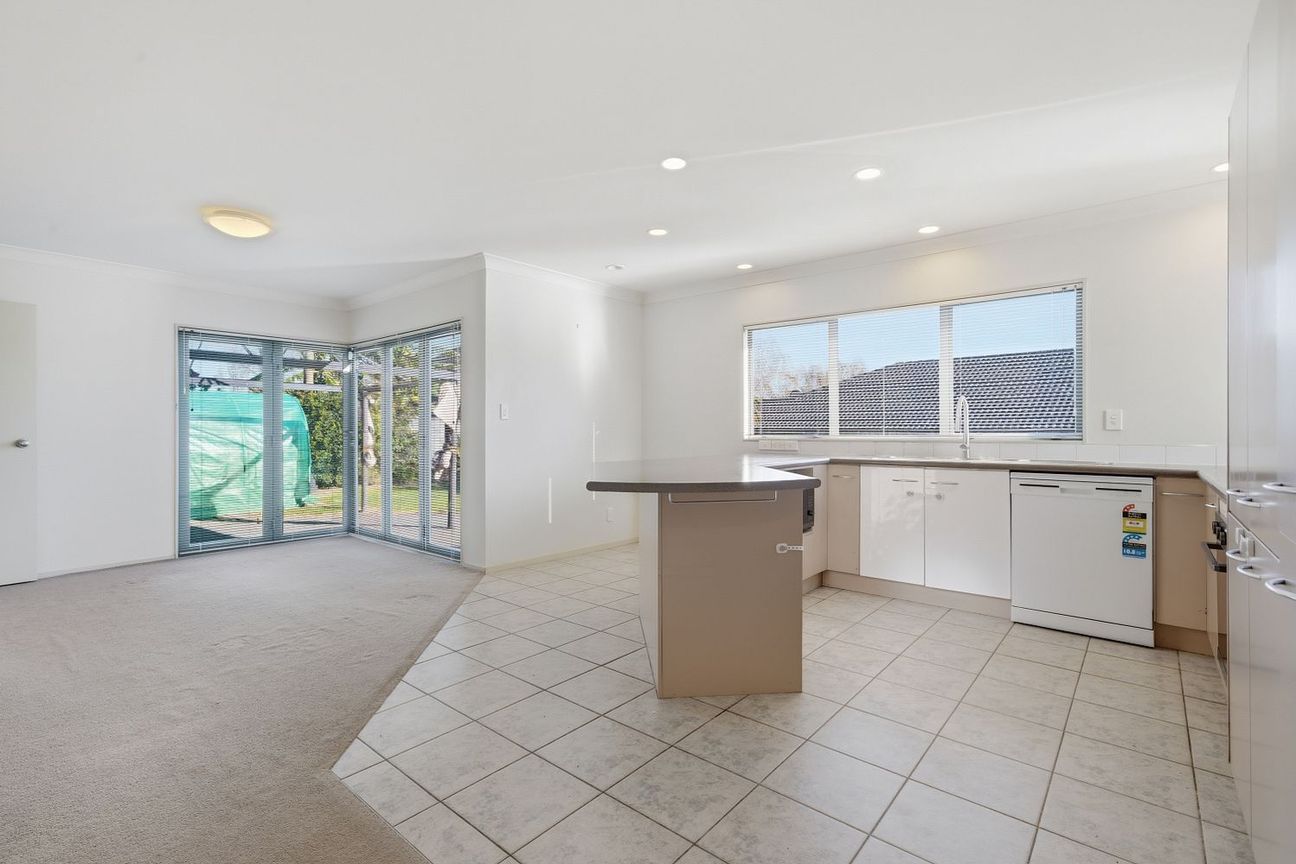 Spacious Family Home in Goodwood Heights - Widok 6