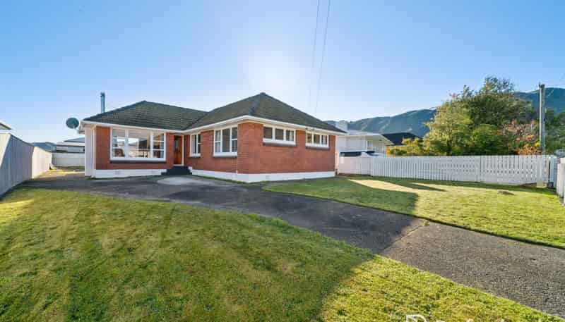 38 Russell Road, Wainuiomata
