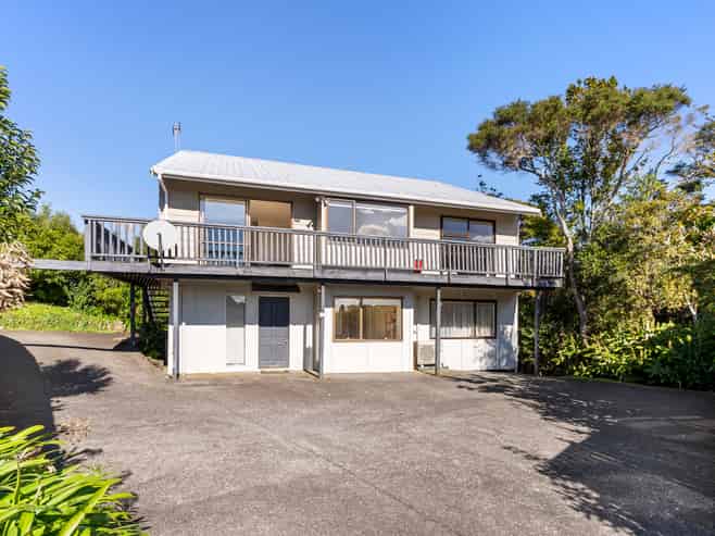 111 Stott Avenue, Birkdale