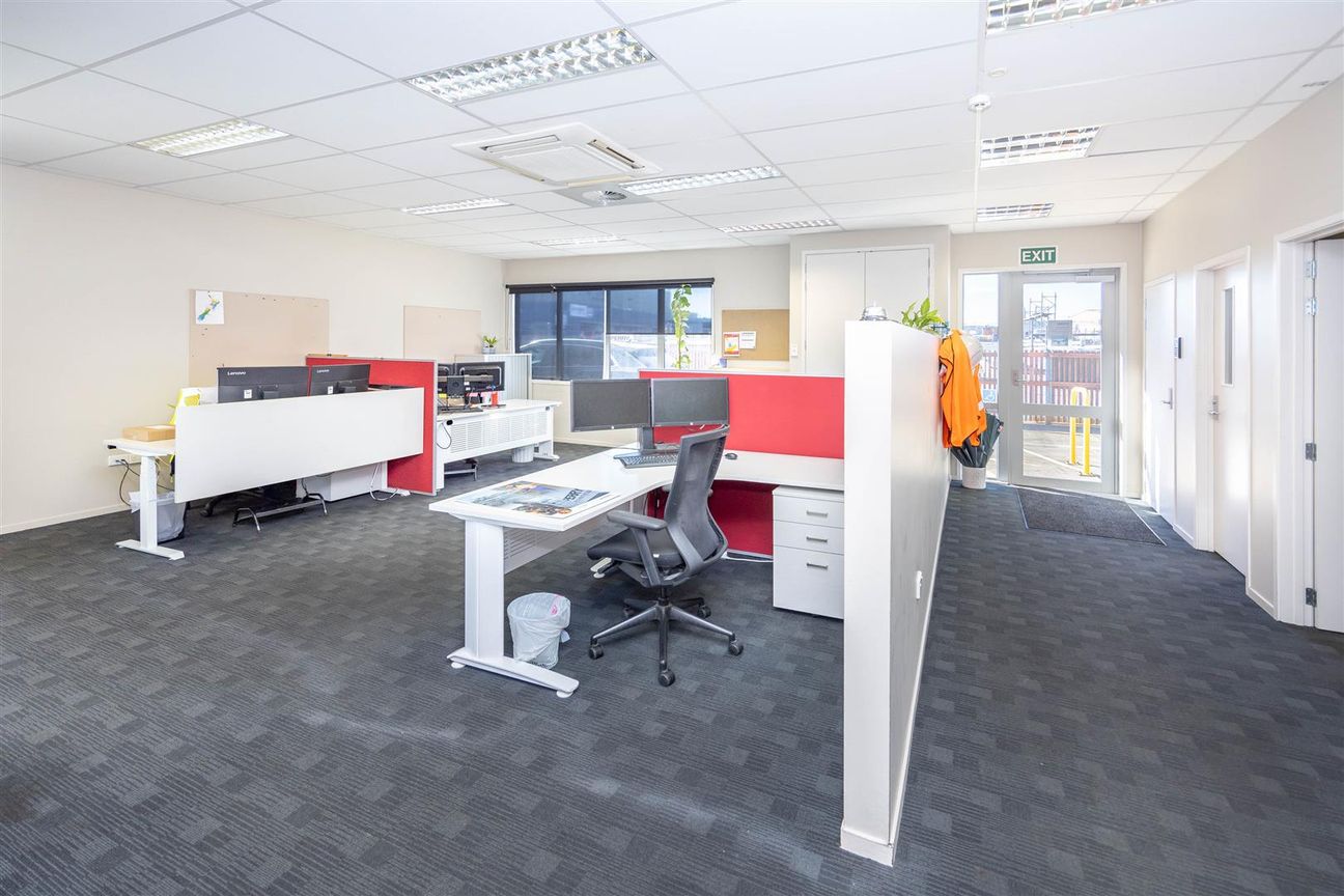 Listed Company On Super Long Lease - Mehr