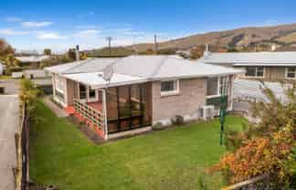 5 Moana Crescent, Redwoodtown