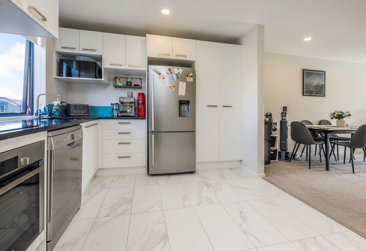 Modern 2 Bedroom Home Opposite Bruce Pullman Park - Mehr