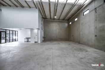Well-presented, Highly functional industrial unit!