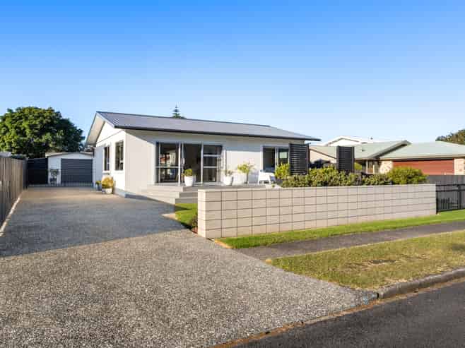 202 Patuwai Drive, Whangamata