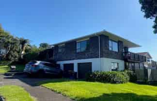 16 Tiverton Crescent, Whalers Gate