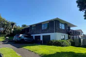 16 Tiverton Crescent, Whalers Gate
