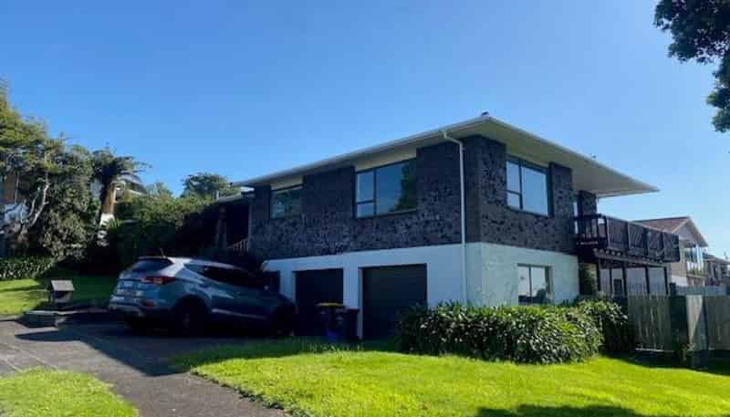16 Tiverton Crescent, Whalers Gate