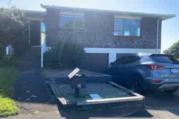 16 Tiverton Crescent, Whalers Gate