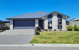 62  Oaks Drive, Lincoln