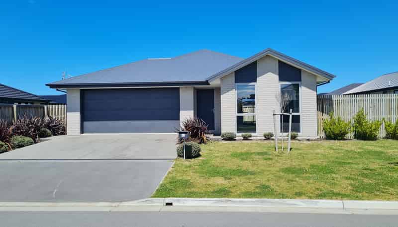 62  Oaks Drive, Lincoln