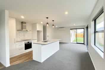 62  Oaks Drive, Lincoln