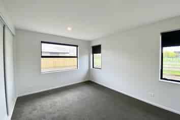 62  Oaks Drive, Lincoln
