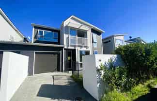 39 Sanremo Lane, Stanmore Bay