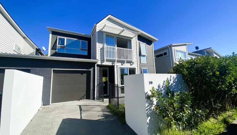 39 Sanremo Lane, Stanmore Bay