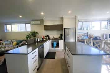 39 Sanremo Lane, Stanmore Bay