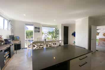 39 Sanremo Lane, Stanmore Bay