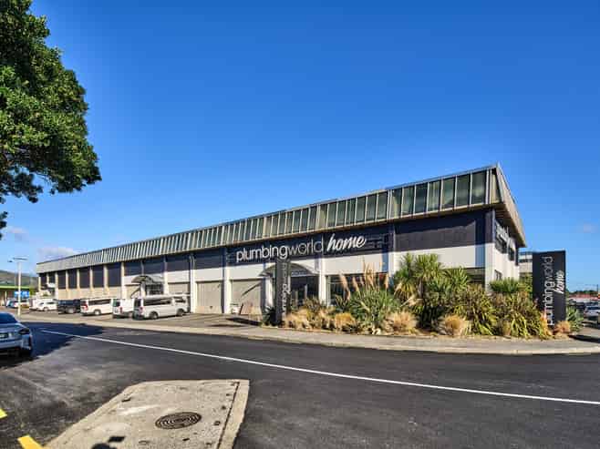 Two frontages, four tenancies, endless upside