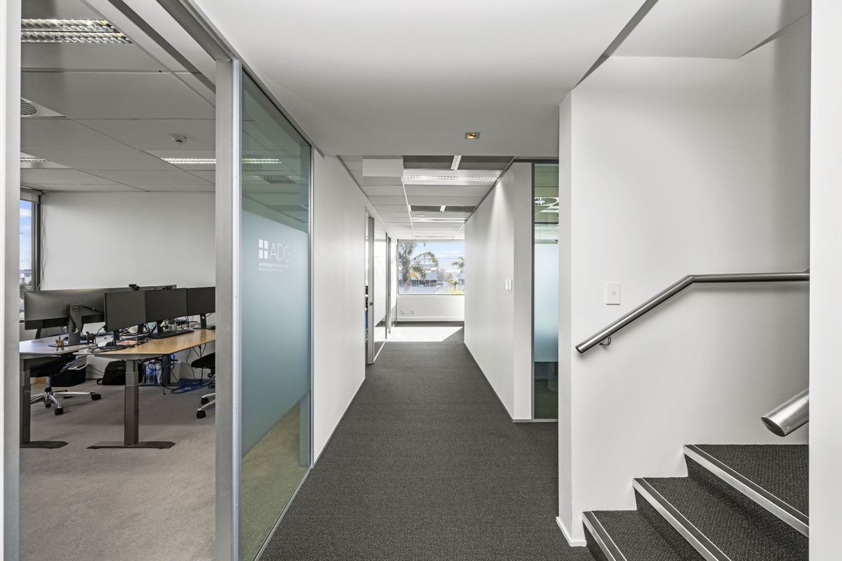 Corner profile – long lease – proven location – pohled 4