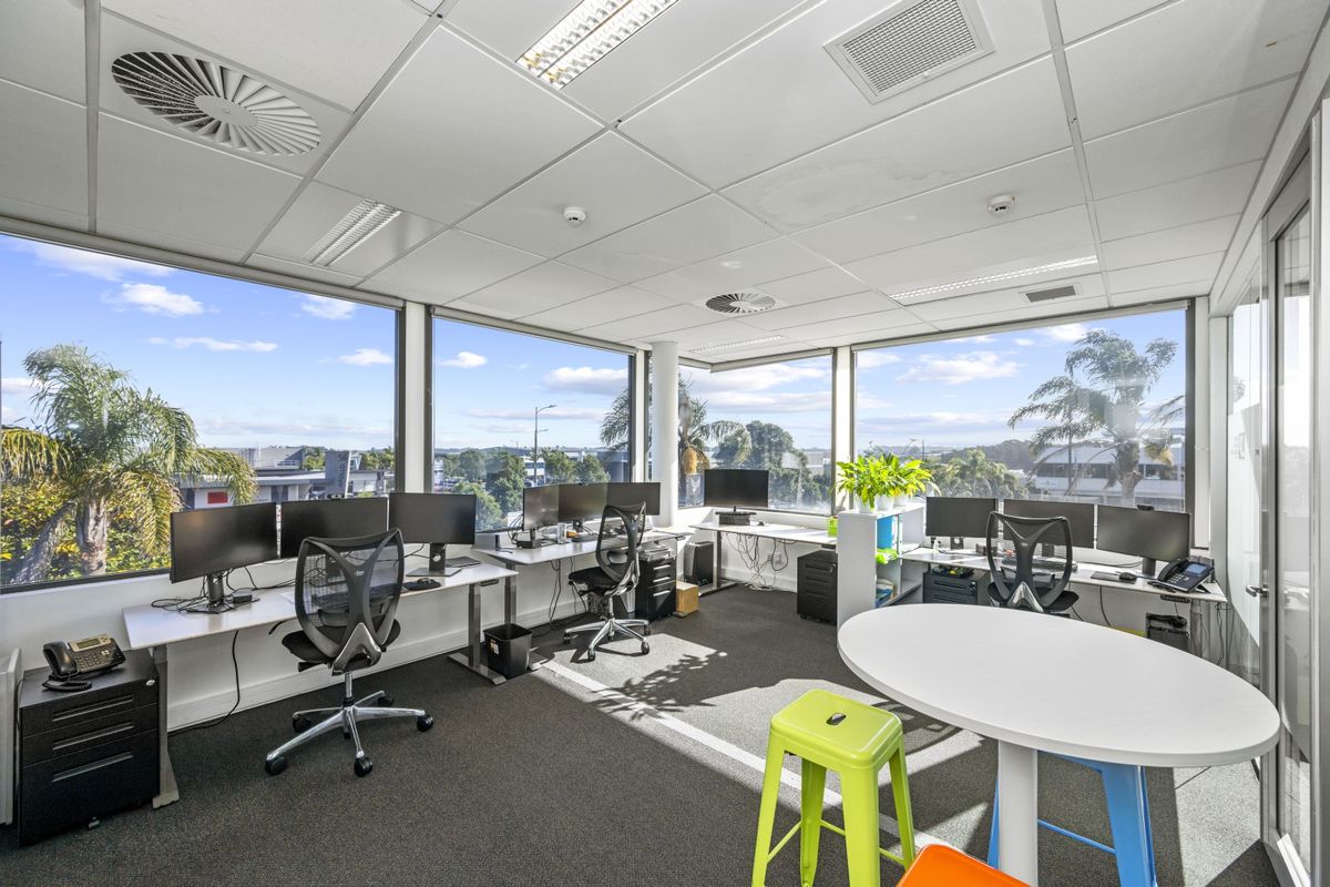 Corner profile – long lease – proven location – pohled 5