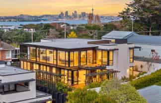 37 Lake Pupuke Drive, Takapuna