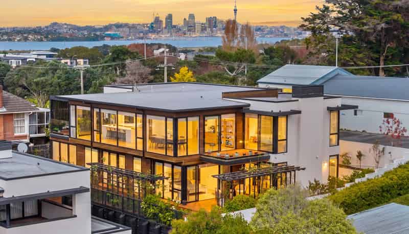 37 Lake Pupuke Drive, Takapuna