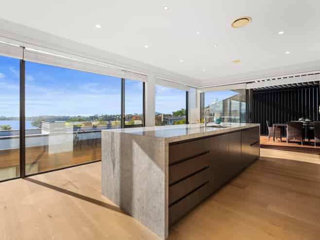 37 Lake Pupuke Drive, Takapuna