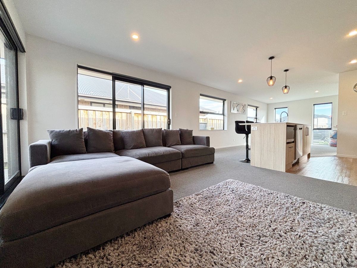 ROLLESTON - 4 BEDROOMS, 2 BATHROOMS, HEATPUMP, DOUBLE GARAGE - Mehr
