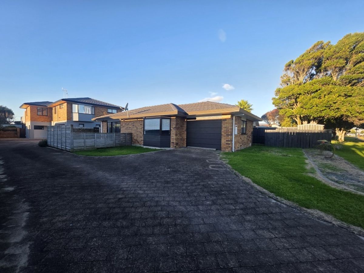 A Dime on Dickson, Papamoa