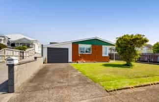 11 Victoria Street, Hawera