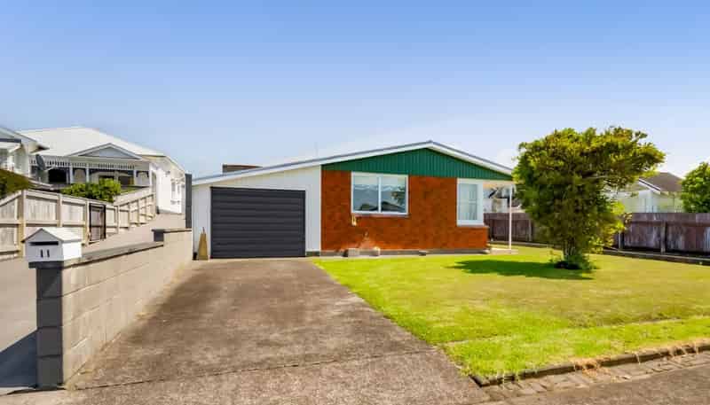 11 Victoria Street, Hawera