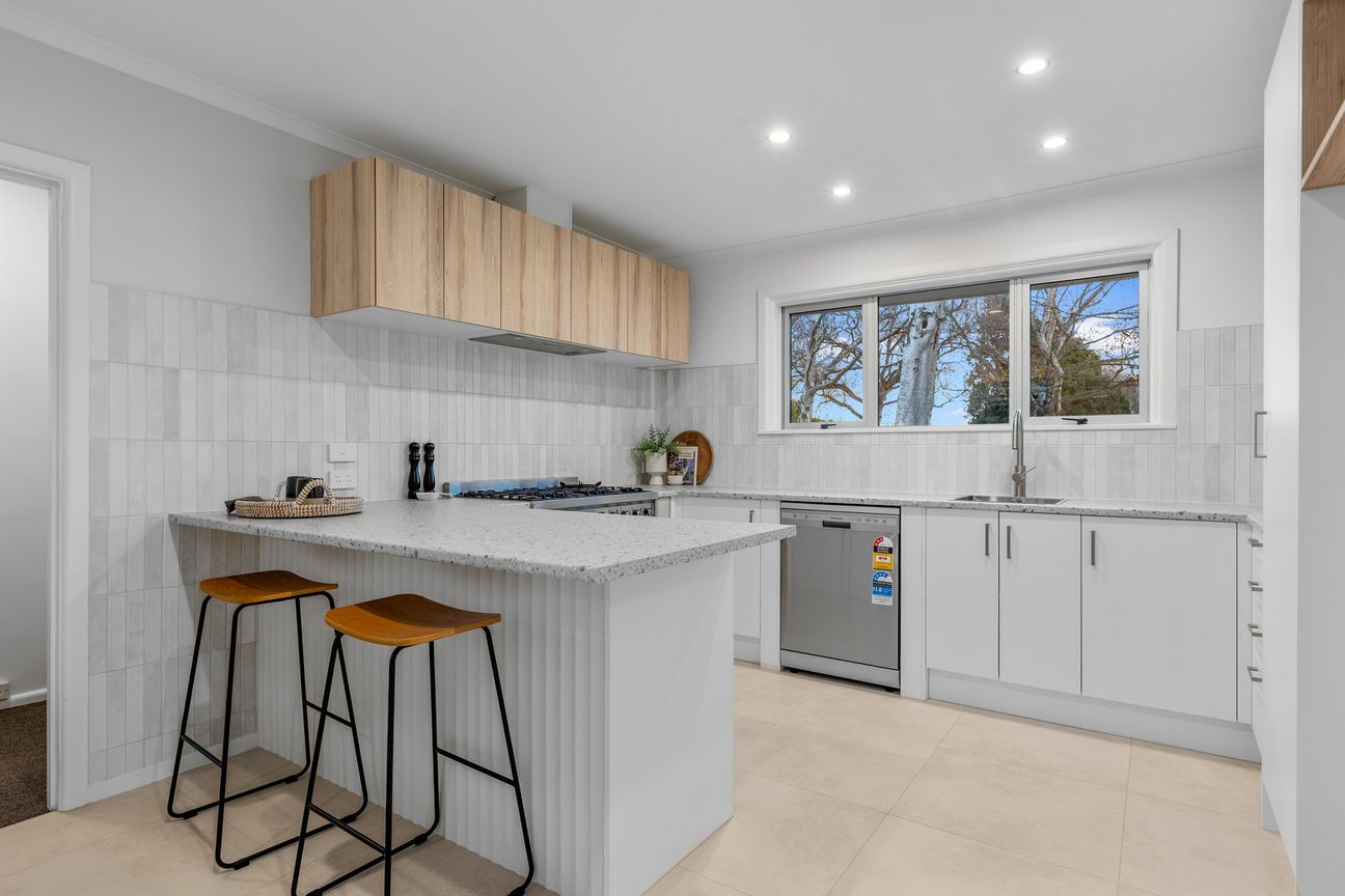 Priced to Sell in Burnside High Zone - Vista 5