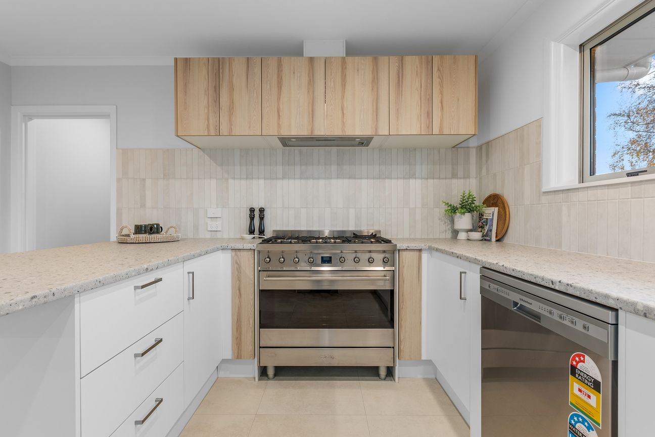 Priced to Sell in Burnside High Zone - Vista 6