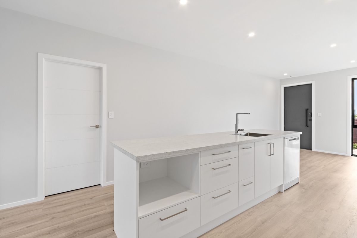 Step into luxury with this 3-bedroom townhouse - Widok 5
