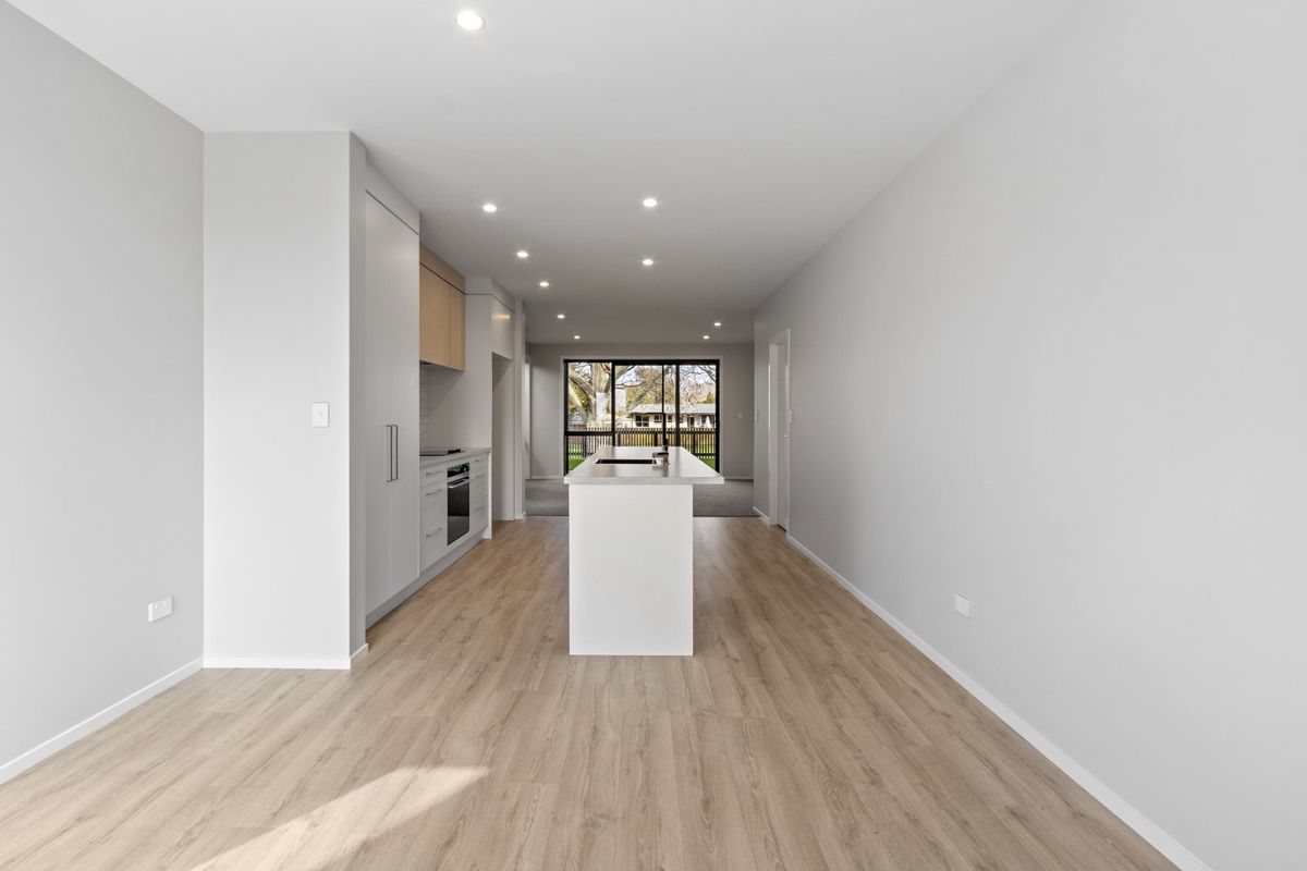 Step into luxury with this 3-bedroom townhouse - Widok 3
