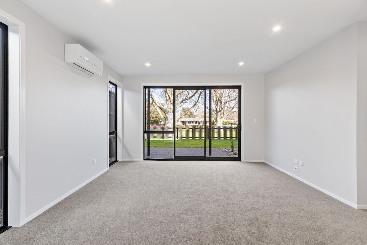 Step into luxury with this 3-bedroom townhouse - Widok 6