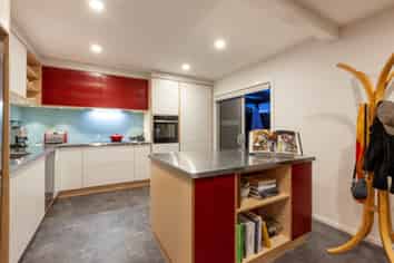 12 Allen Rd, Raumati Beach