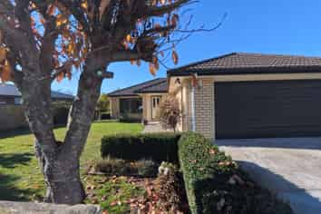 112 Solway Crescent, Solway
