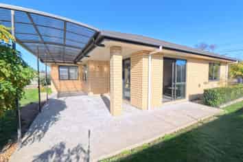 112 Solway Crescent, Solway