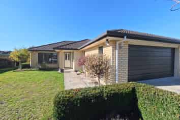 112 Solway Crescent, Solway