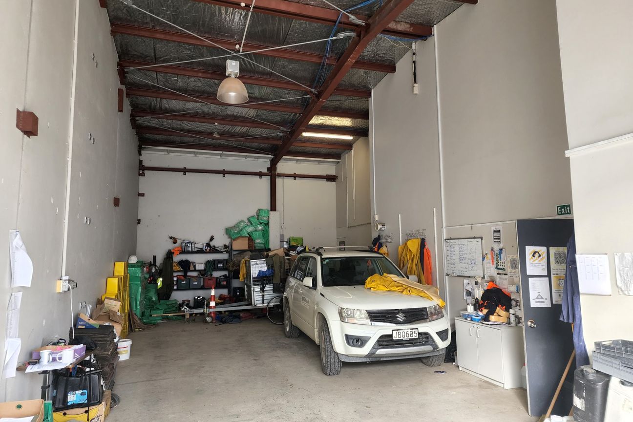 Functional Office and Warehouse in Sockburn - Aanzicht 3