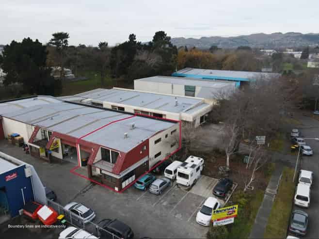 Functional Office and Warehouse in Sockburn