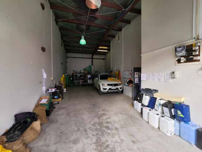 Functional Office and Warehouse in Sockburn