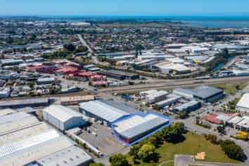 Large warehouse + canopy - well priced!