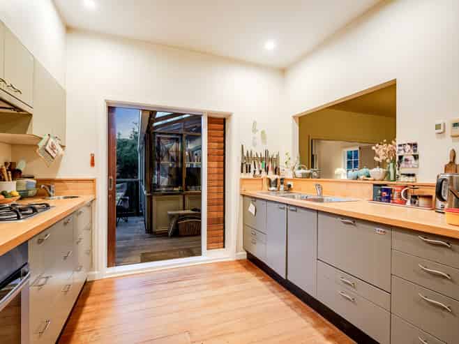 16 Walter Road, Lowry Bay, Eastbourne