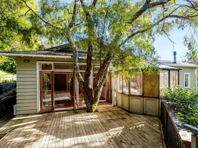 16 Walter Road, Lowry Bay, Eastbourne