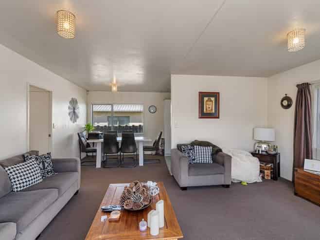 10A Holman Road, Te Atatu Peninsula
