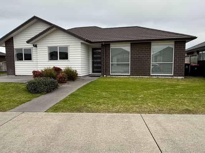 17 Hills View Drive, Papamoa