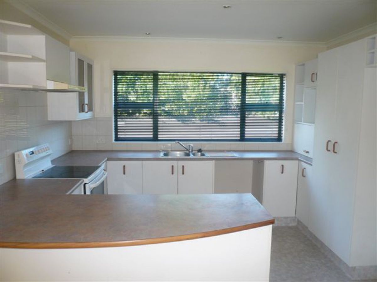 THREE BEDROOMS - HOKOWHITU - Widok 3