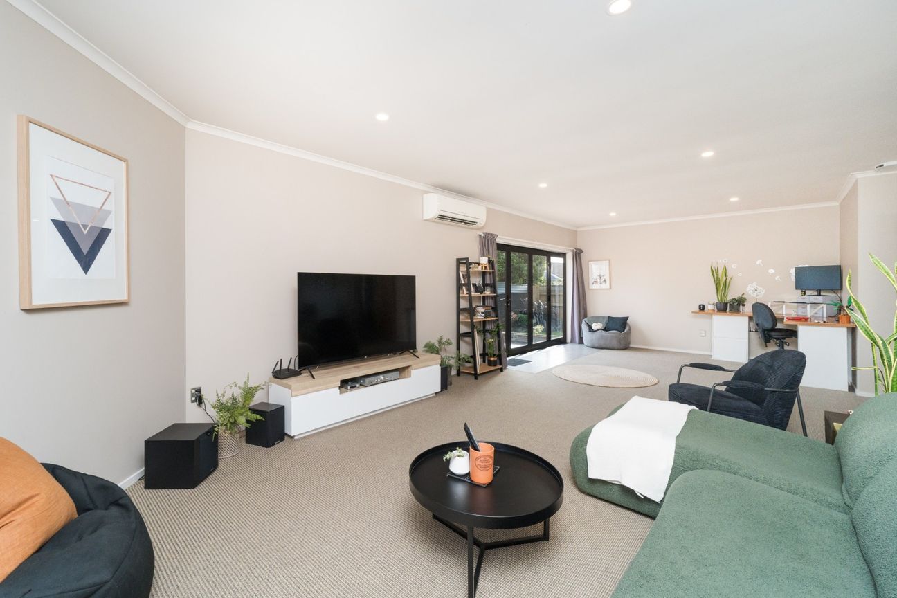 UPGRADE TO MODERN LIVING - AND GREAT GARAGING - Ansicht 5
